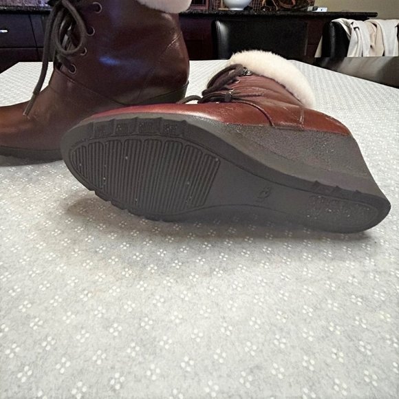 UGG Jenny Stout Brown Leather Wedge Boot - Size 7 - Picture 6 of 6